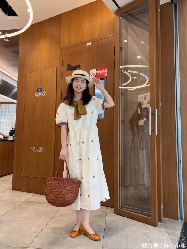 星速配资 夏日穿搭预习｜法式复古女孩的小个子OOTD