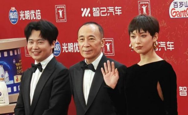 牛达人配资 上影节红毯，黄晓明又帅了，阿娇肿了，林允性感大胆，万茜美上天