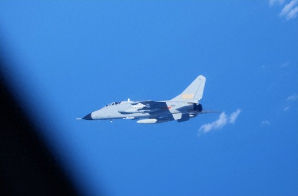 魔投网 日本派军机监视中国航母, 解放军来了招贴脸警告